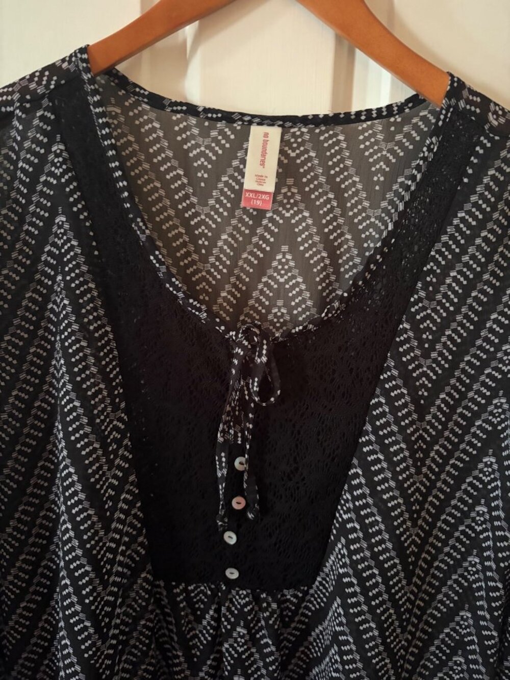 Women's No Boundaries Chevron Tunic Size 2X Lace and Tie-front Neckline - Picture 4 of 8
